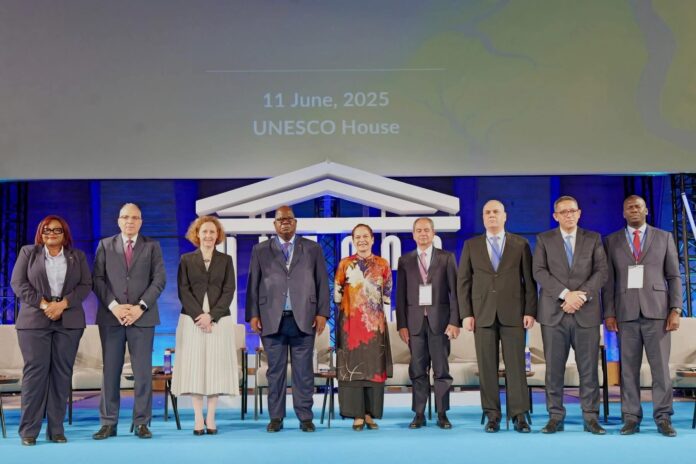 ___Paris__la__OMVS_c__l__bre_50_ans_de_c_photocalb19069